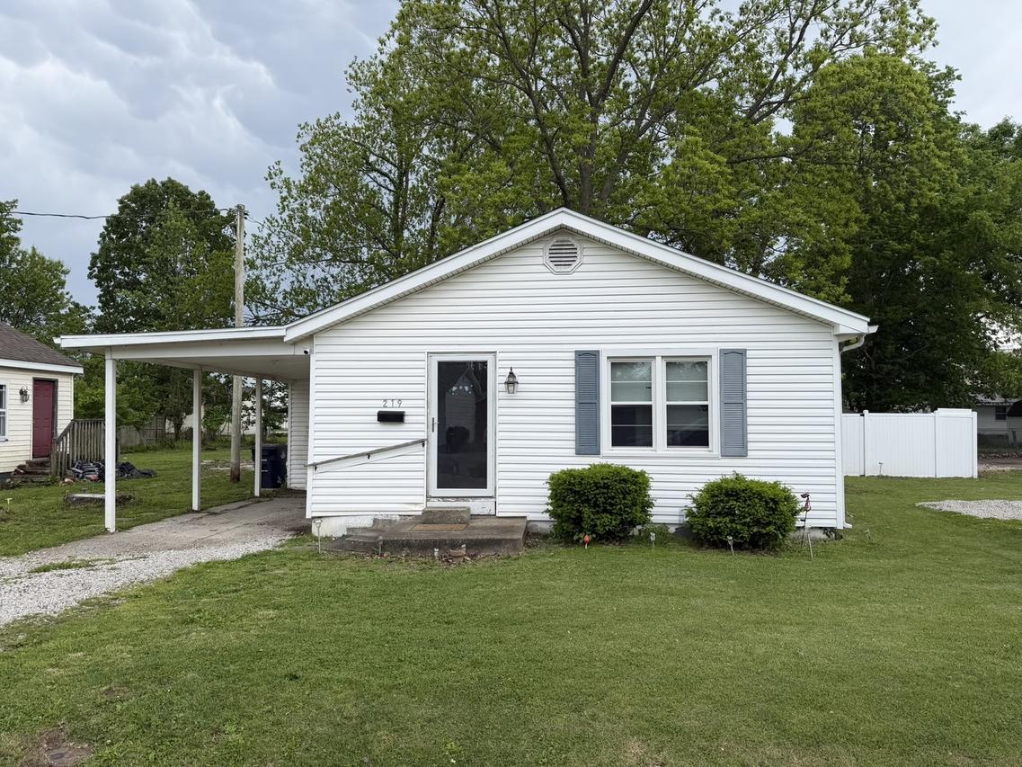 219 E Williams St., Salem, IL 62881