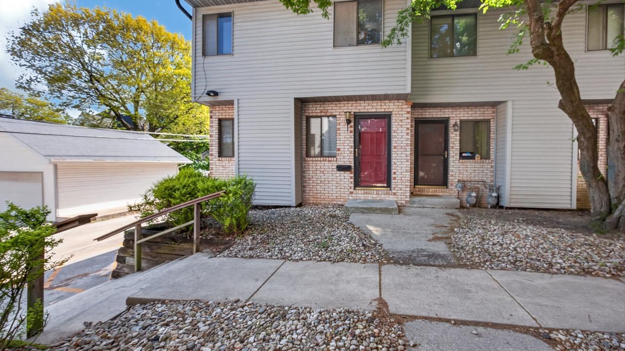 1108 E Jefferson St. #7, Bloomington, IL 61701