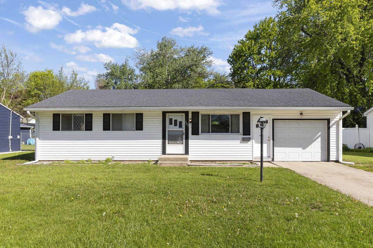 303 E Edgelawn Dr., Plano, IL 60545