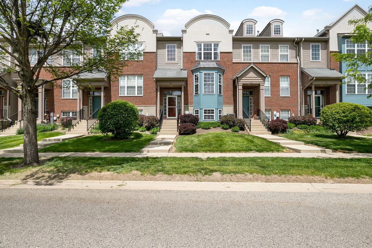 98 Village Station Ln., Grayslake, IL 60030