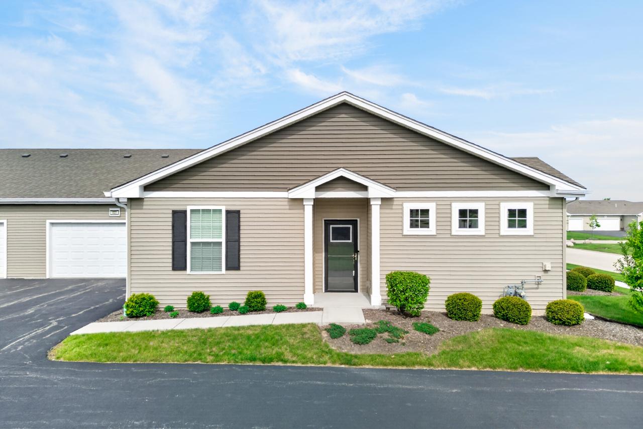 1021 Crestview Ln., Pingree Grove, IL 60140