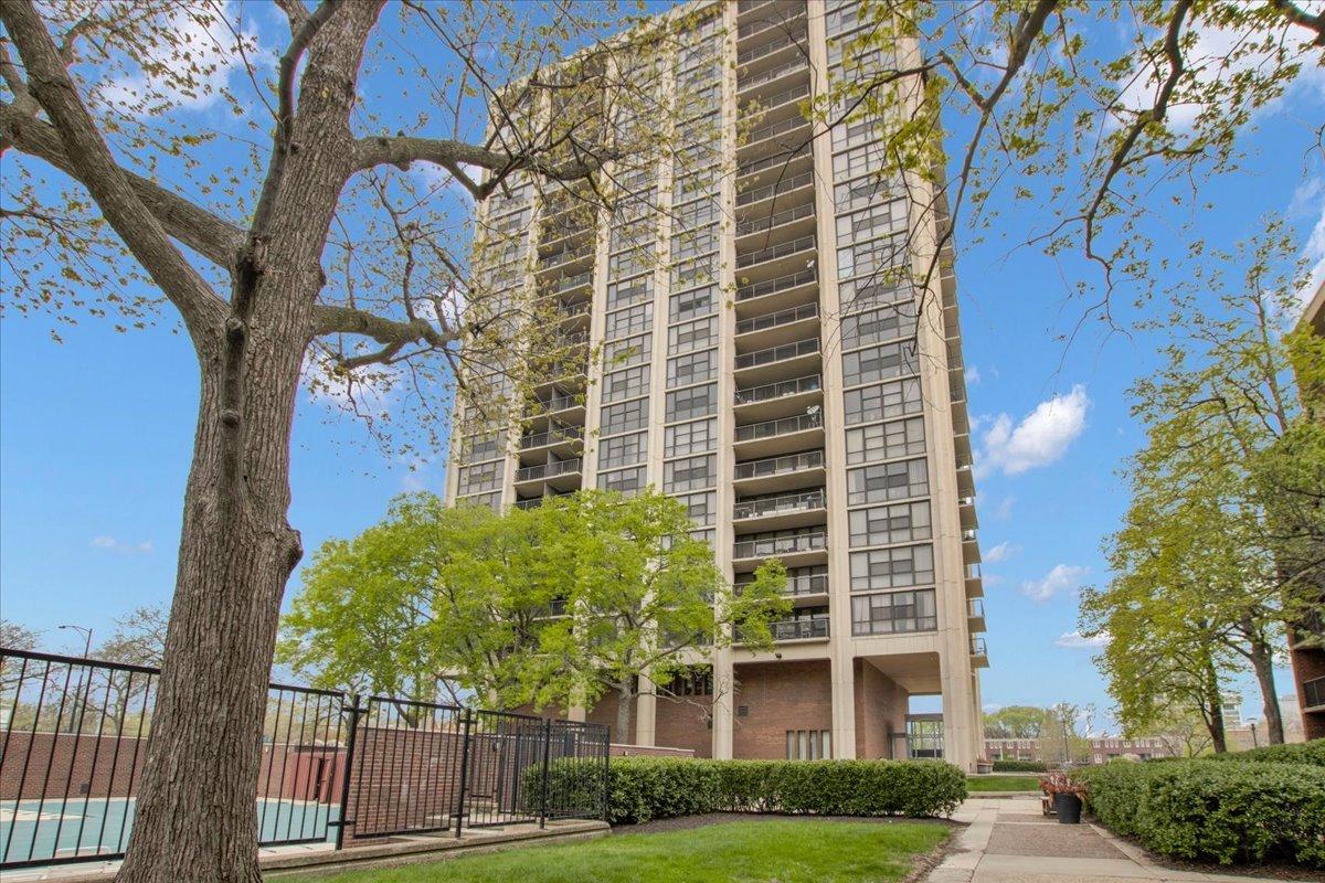 2901 S Michigan Ave. #1301, Chicago, IL 60616
