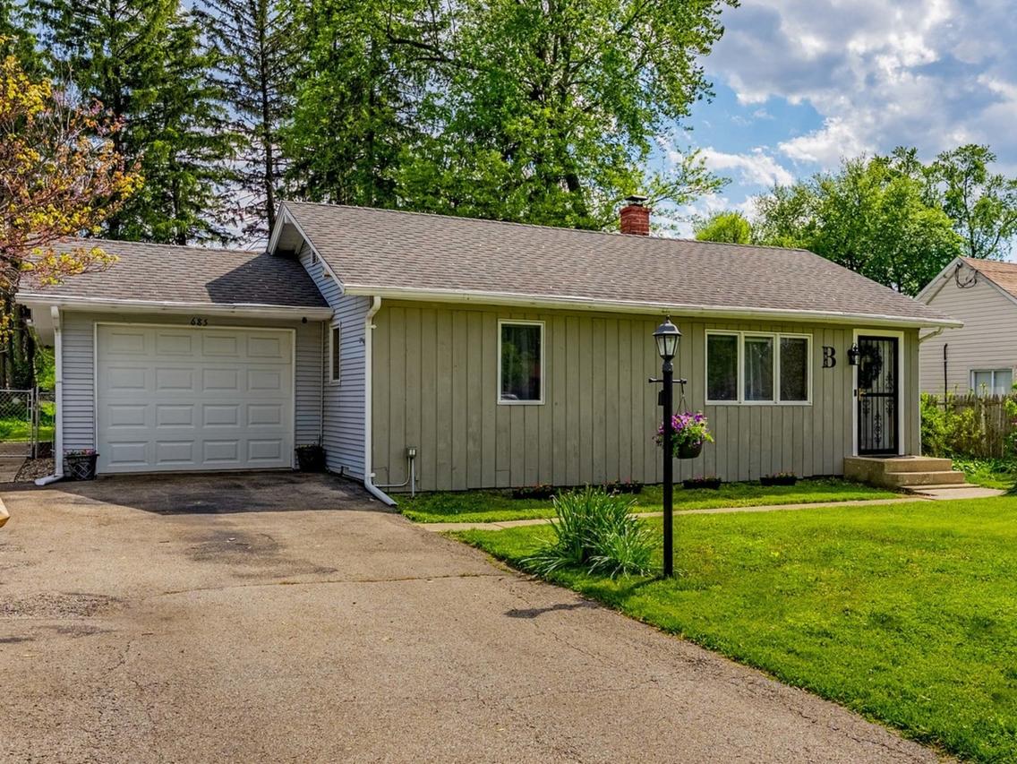 17W685 Lorraine Ave., Addison, IL 60101
