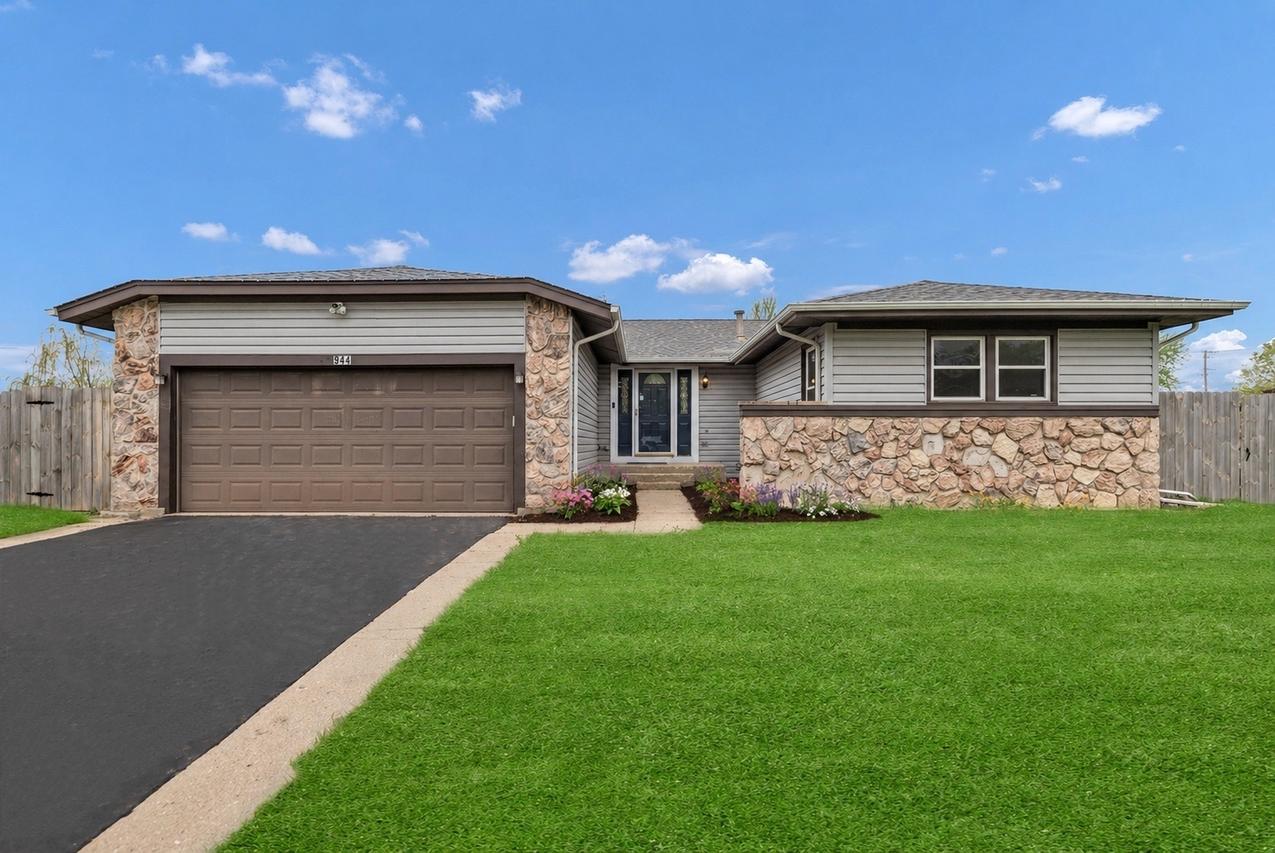 944 Richmond Ct., Elk Grove Village, IL 60007