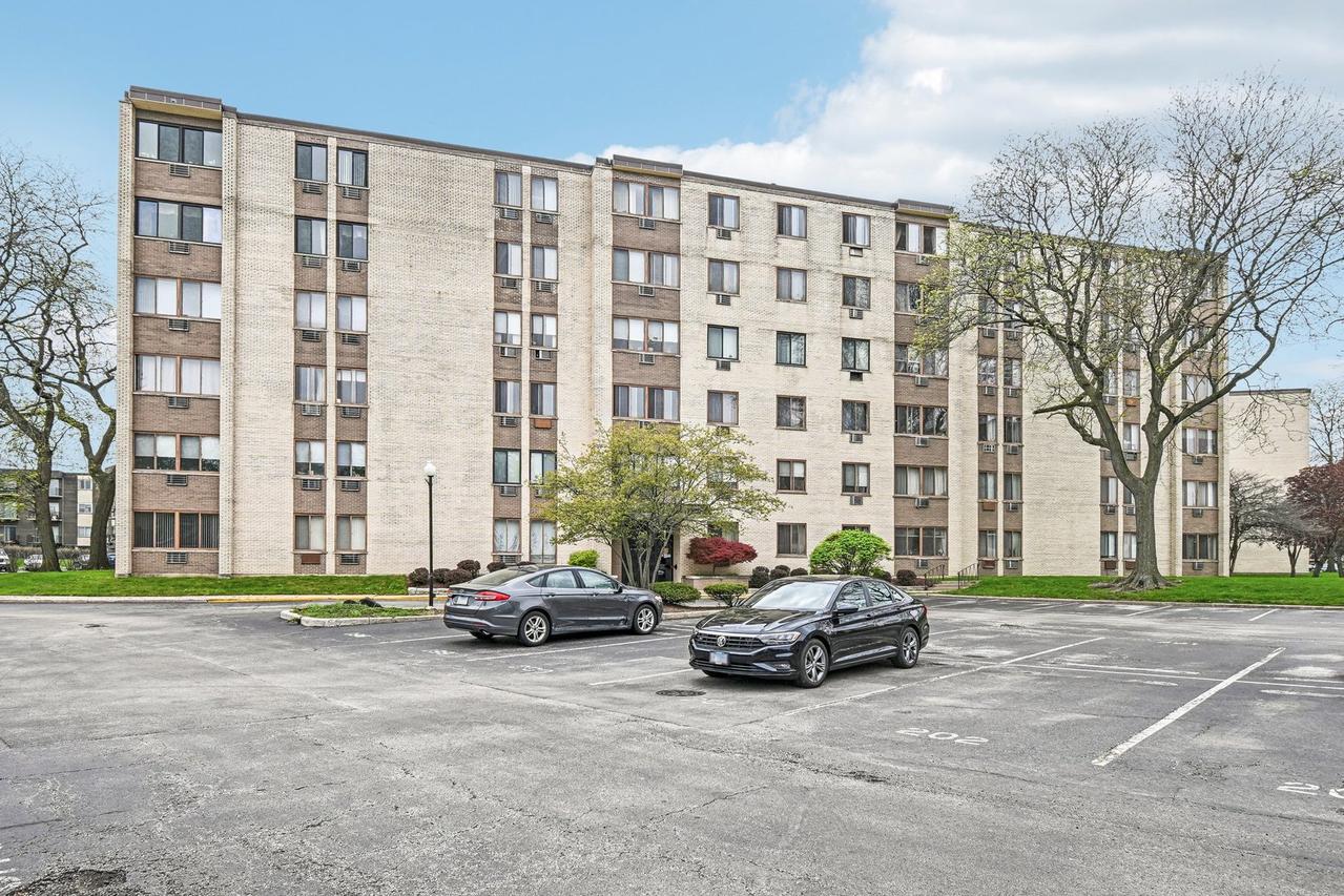 9740 S Pulaski Rd. #306, Oak Lawn, IL 60453