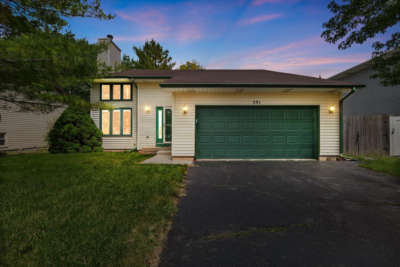591 Roosevelt Ct., Grayslake, IL 60030