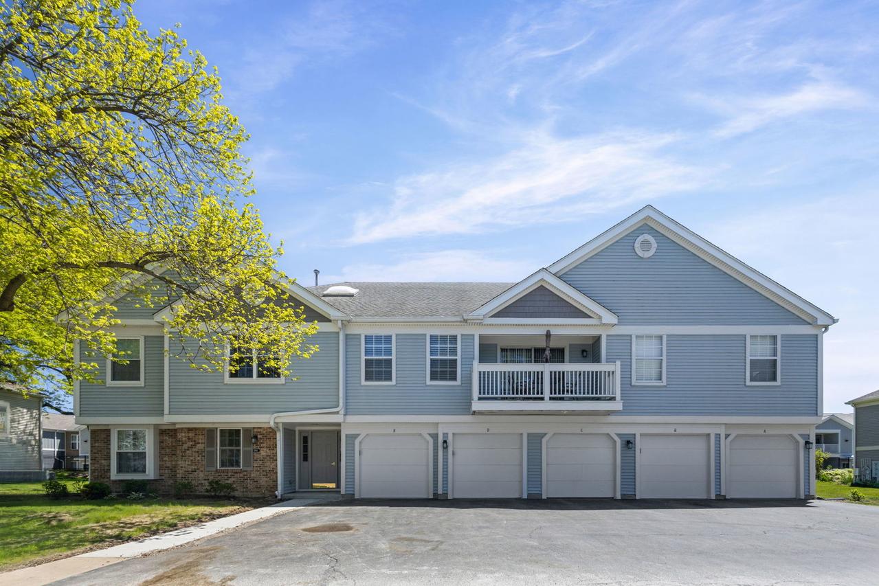 1194 Ballantrae Pl. #B, Mundelein, IL 60060