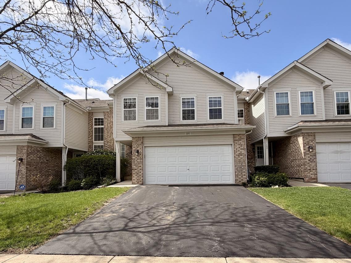 1535 Chatfield Ct., Roselle, IL 60172