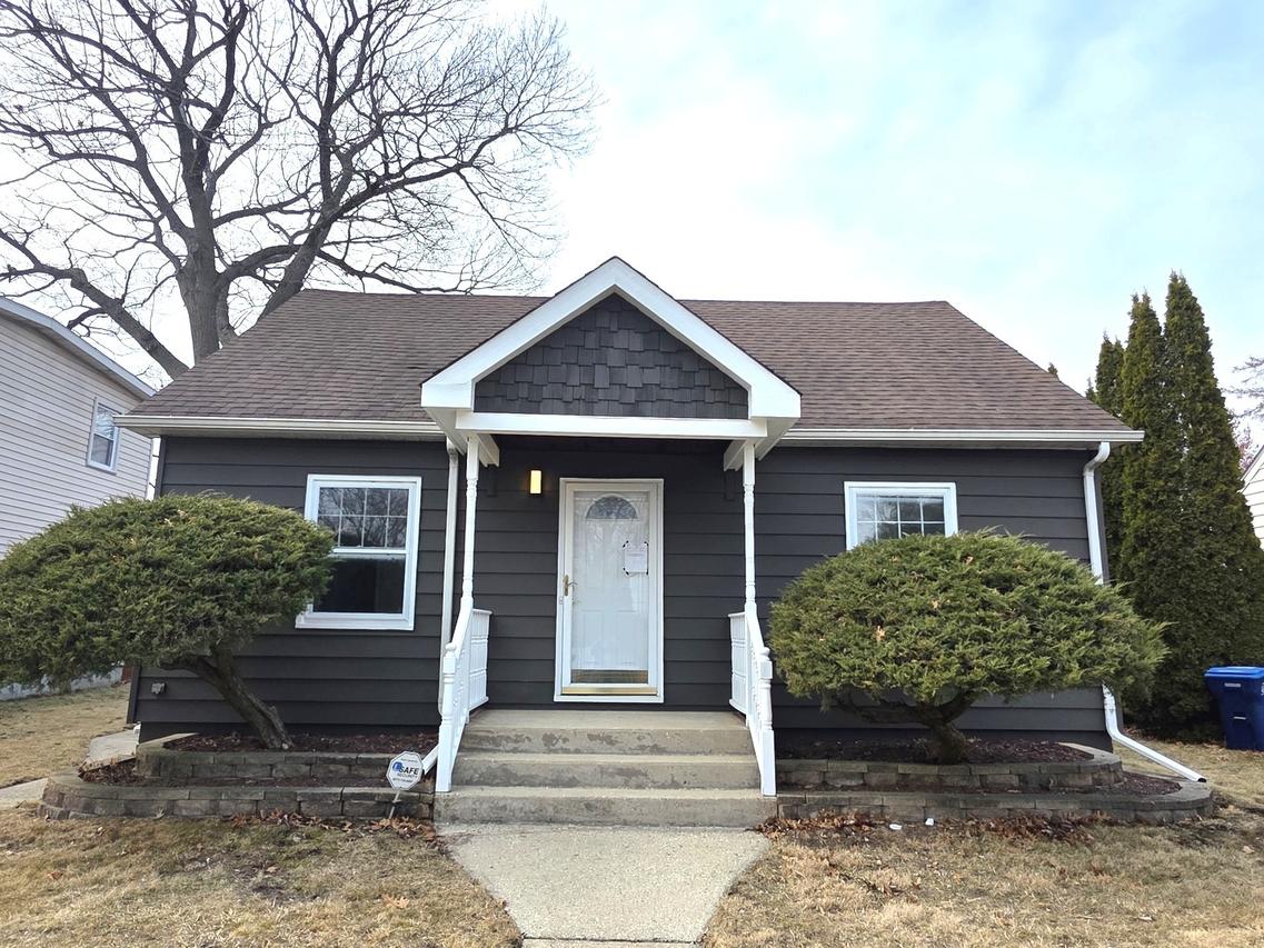 1738 Seymour Ave., North Chicago, IL 60064