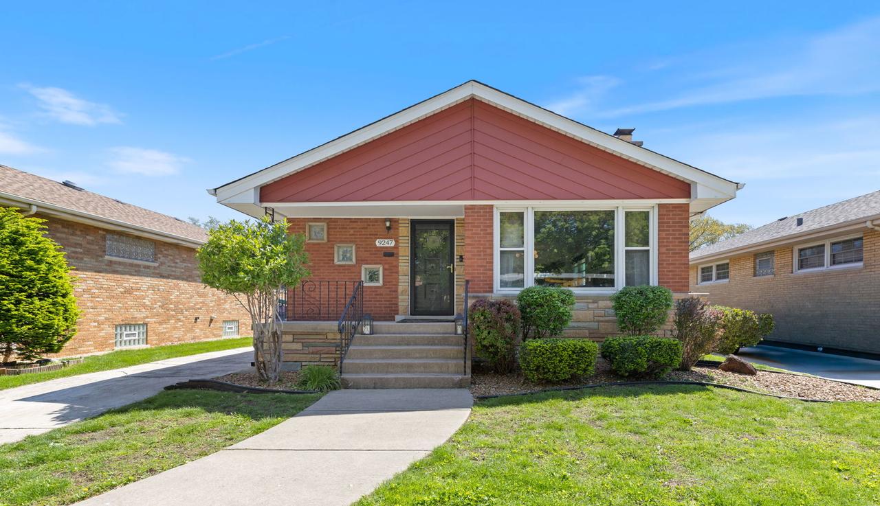 9247 S Ridgeway Ave., Evergreen Park, IL 60805