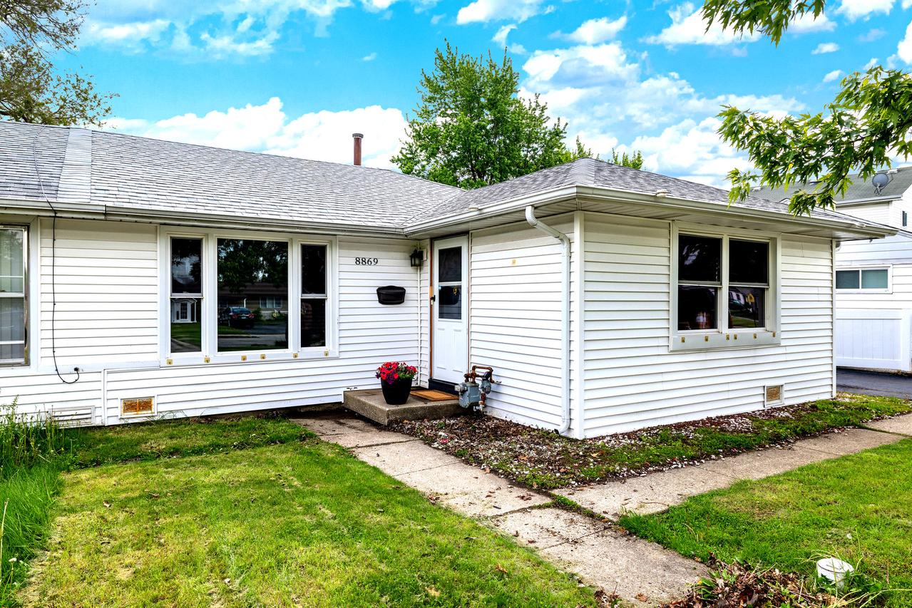 8869 S Kostner Ave., Hometown, IL 60456