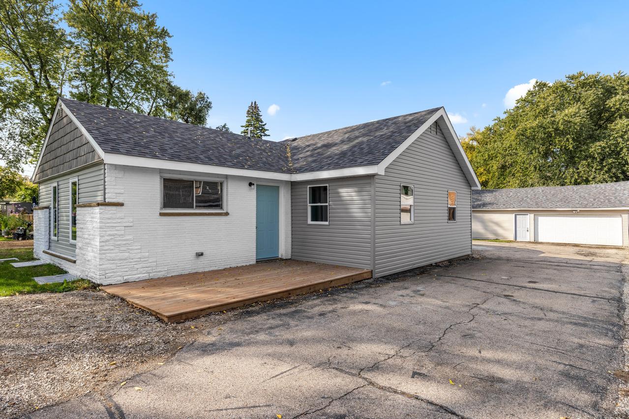 109 Raffel Rd., Woodstock, IL 60098
