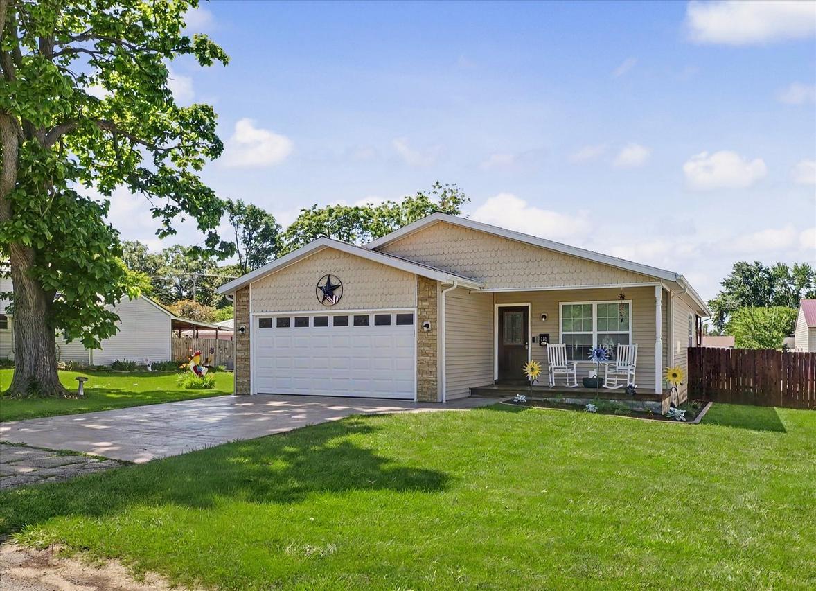 320 E Bogardus St., Paxton, IL 60957