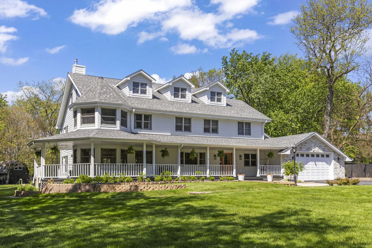 8S452 Bell Dr., Naperville, IL 60565