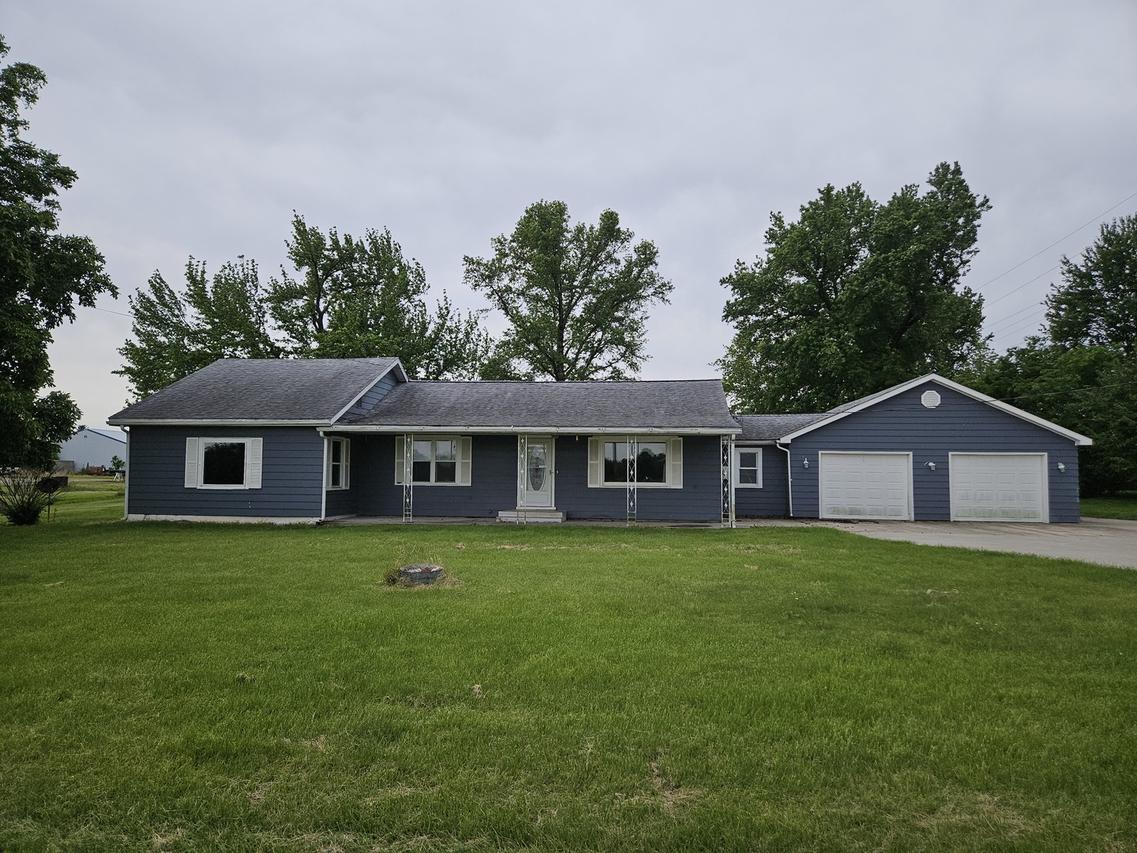 418 S 1st St., Clay City, IL 62824