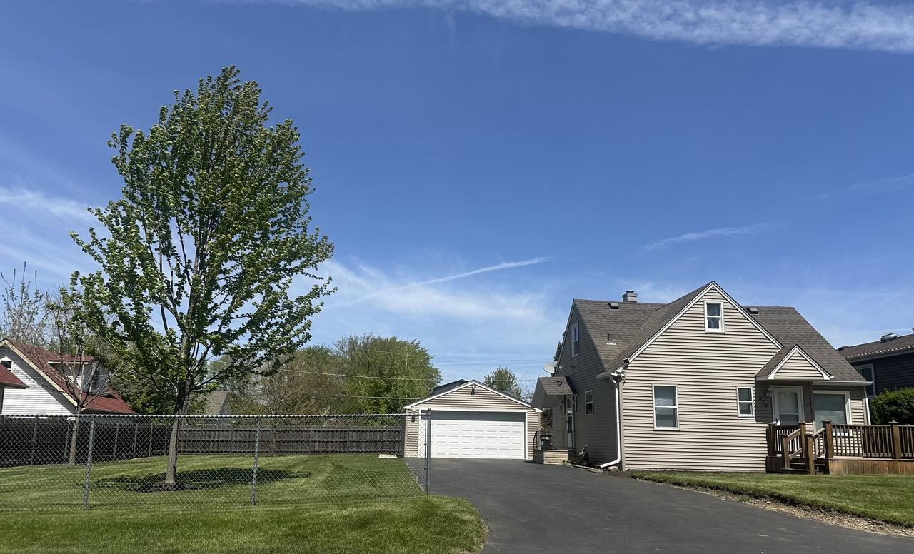 526 Clover Ln., Round Lake Beach, IL 60073