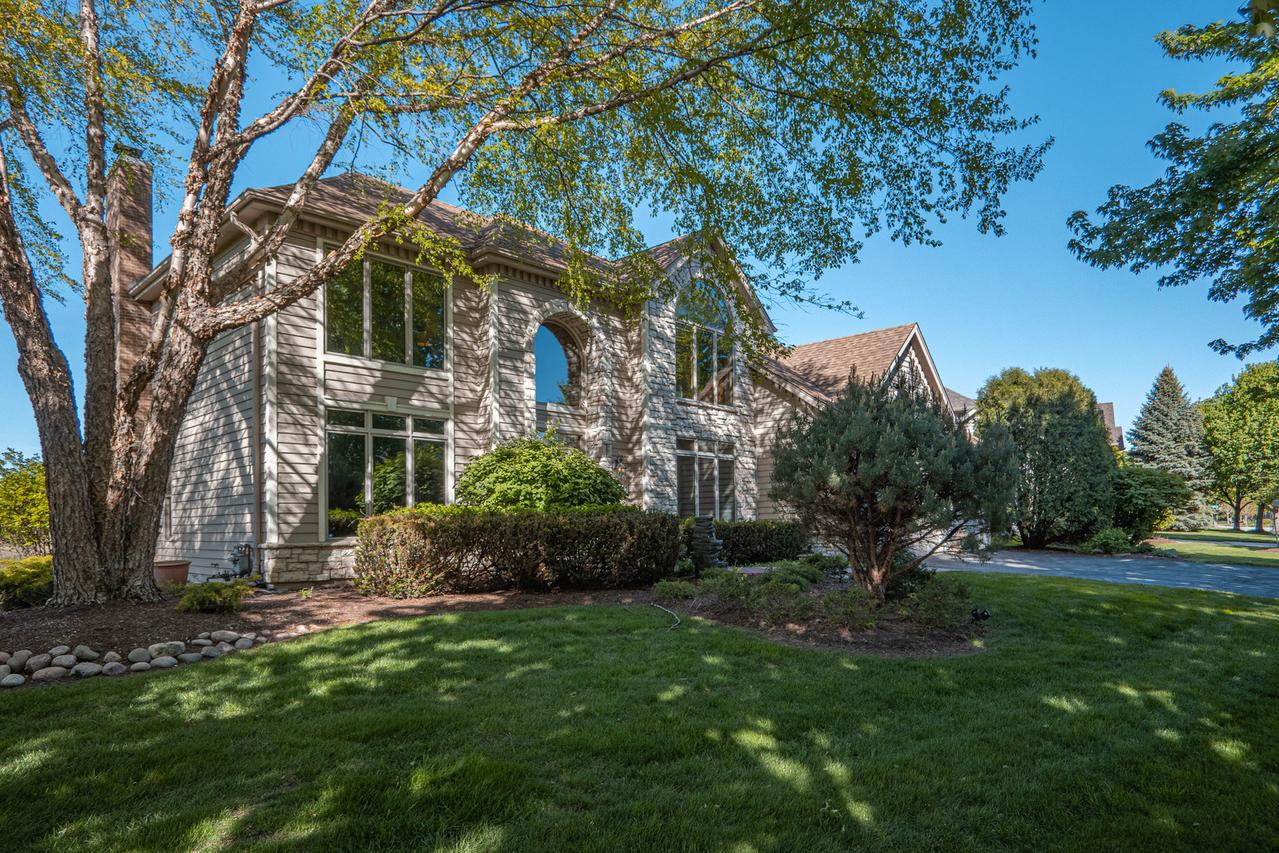 2241 Kings Ct., Geneva, IL 60134