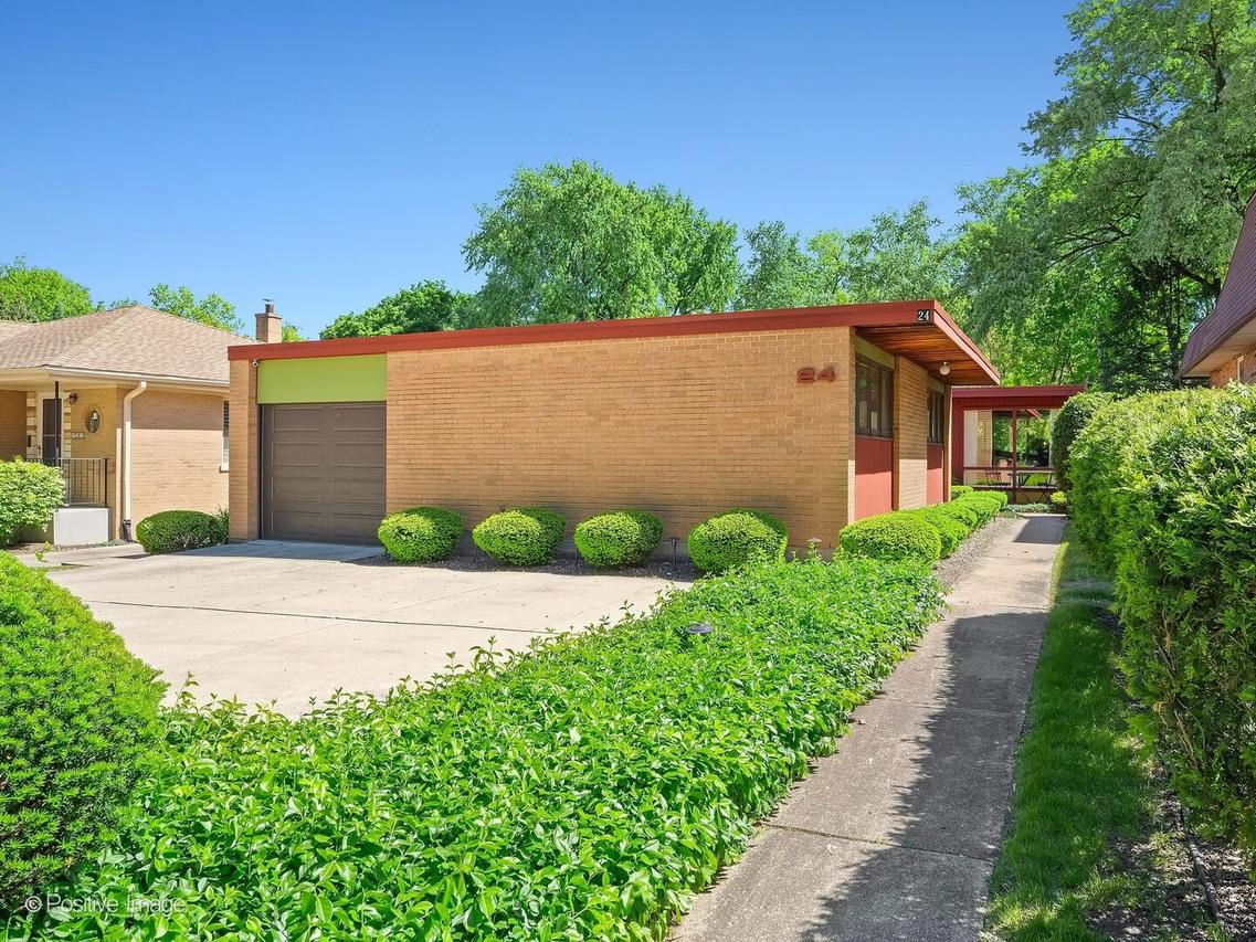 24 E Harding Ave., La Grange Park, IL 60526