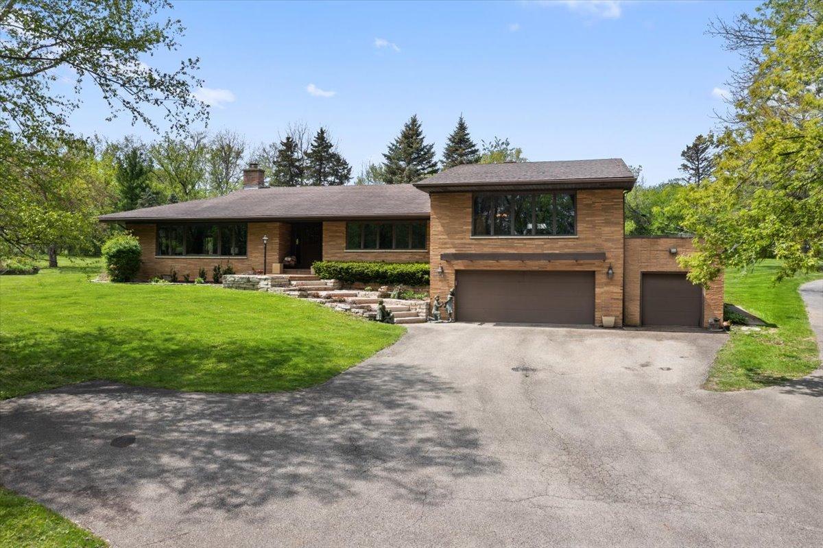22446 N Old Barrington Rd., North Barrington, IL 60010