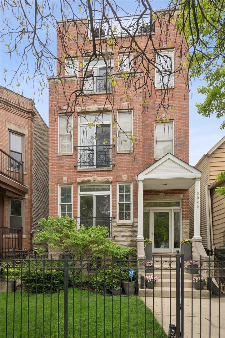 3045 N Damen Ave. #1, Chicago, IL 60618