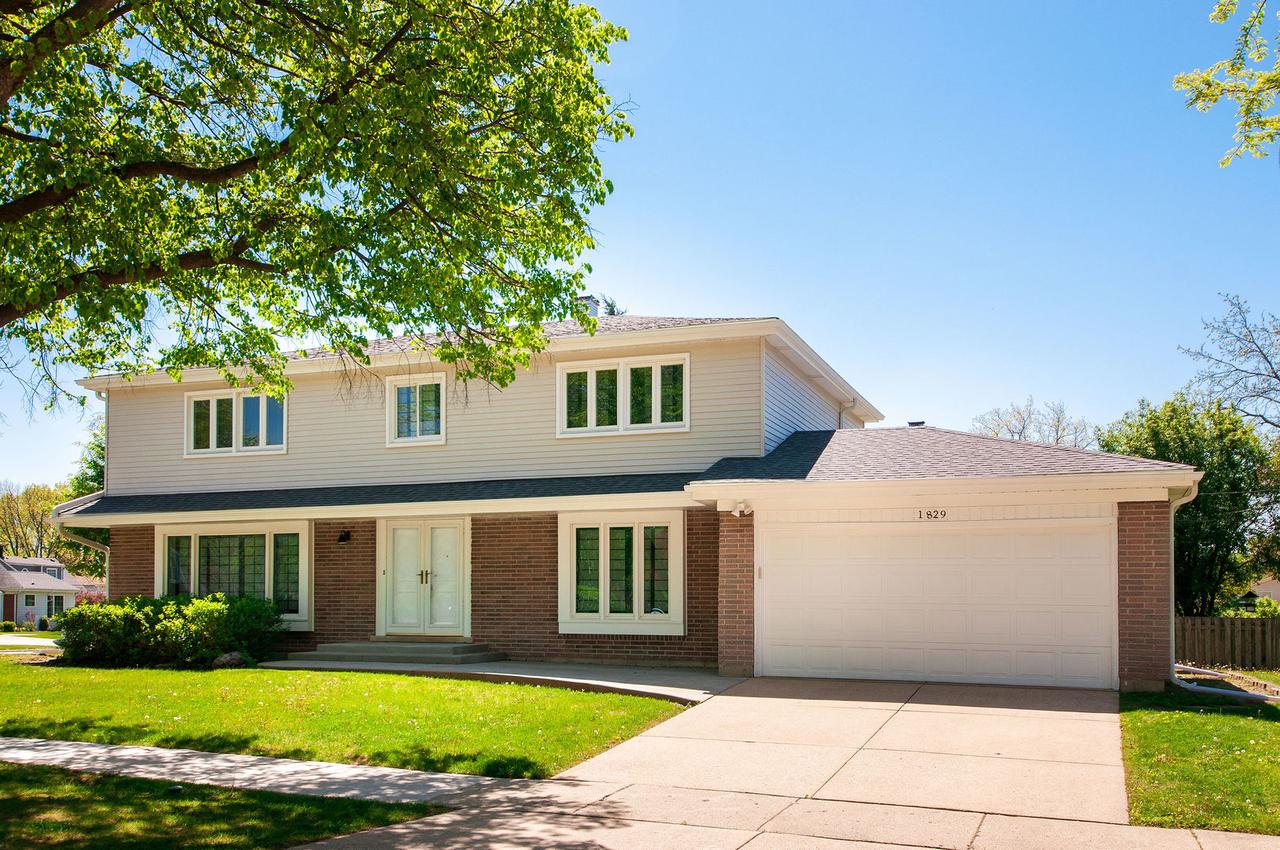 1829 E Bittersweet Ln., Mount Prospect, IL 60056