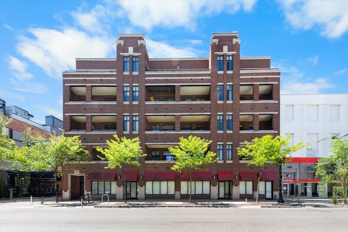 4420 N Clark St. #401, Chicago, IL 60640