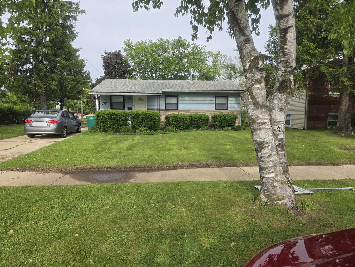 400 W Bellarmine Dr., Joliet, IL 60436