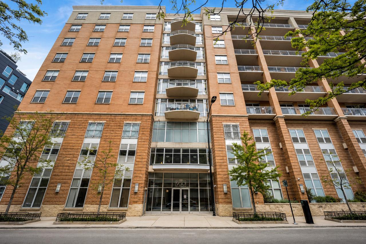 950 W Monroe St. #412, Chicago, IL 60607