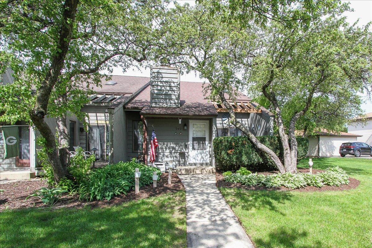 949 Manchester Ct., South Elgin, IL 60177