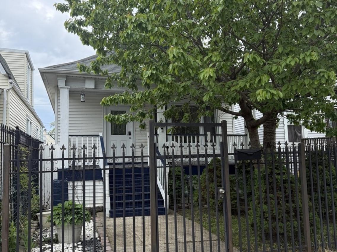 5819 S Fairfield Ave., Chicago, IL 60629