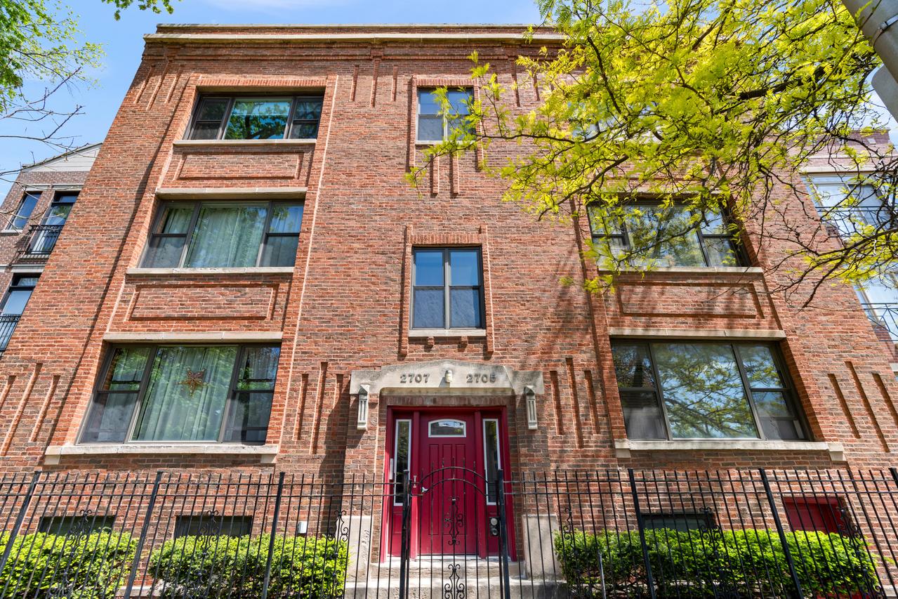 2705 N Campbell Ave. #3S, Chicago, IL 60647