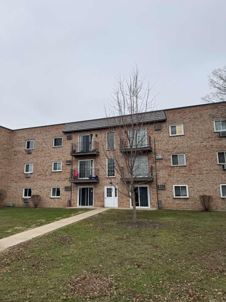 161 W Elk Tr. #262, Carol Stream, IL 60188