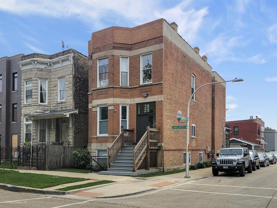 2825 W Walnut St., Chicago, IL 60612
