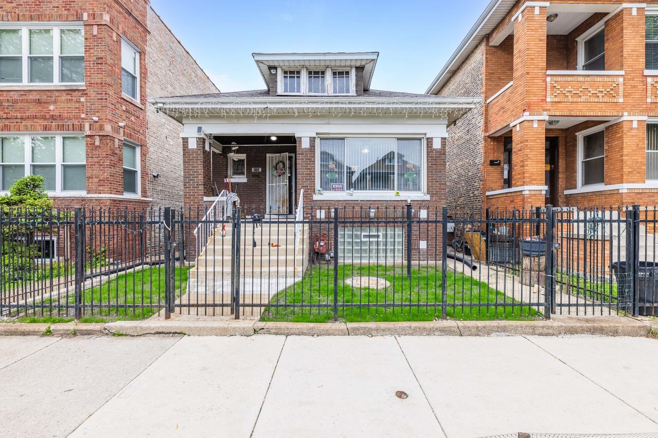 6733 S Campbell Ave., Chicago, IL 60629