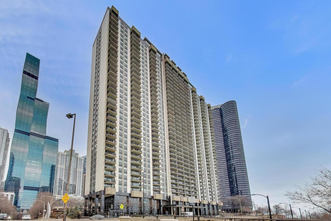 400 E Randolph St. #1727, Chicago, IL 60601