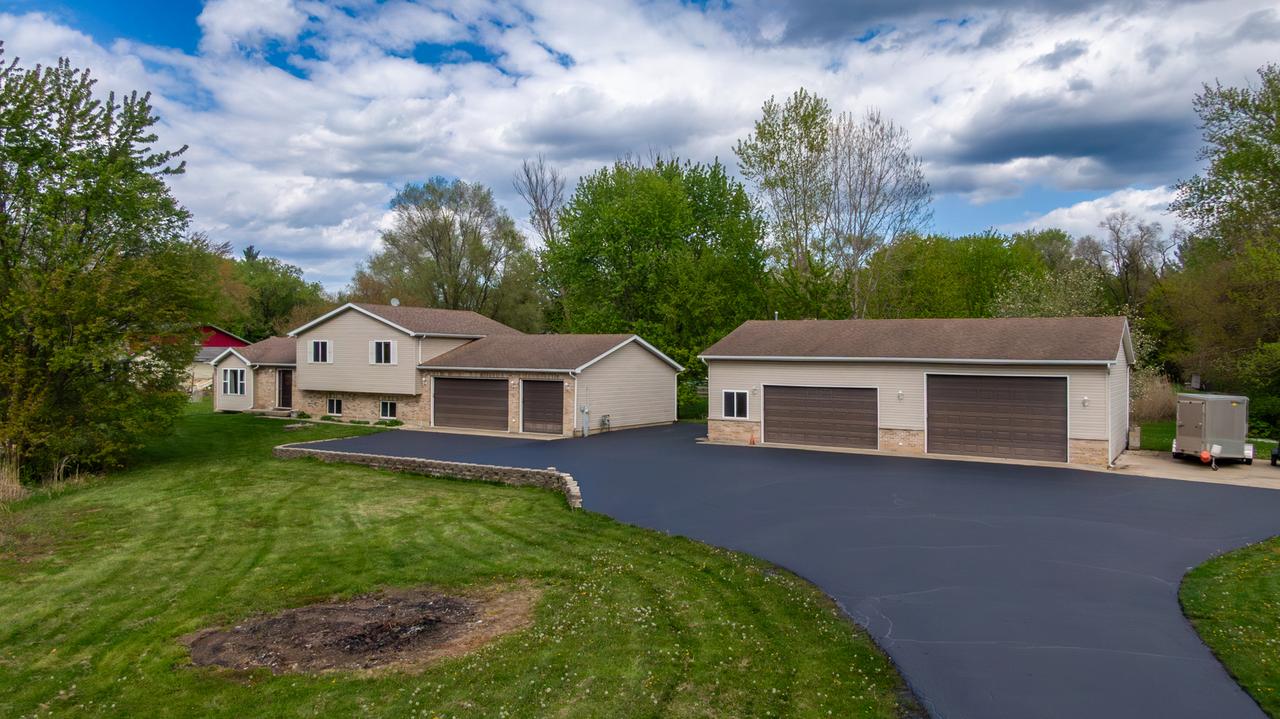 36851 N Kerwin Ln., Ingleside, IL 60041