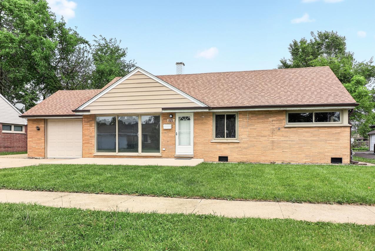 1125 Suffolk Ave., Westchester, IL 60154