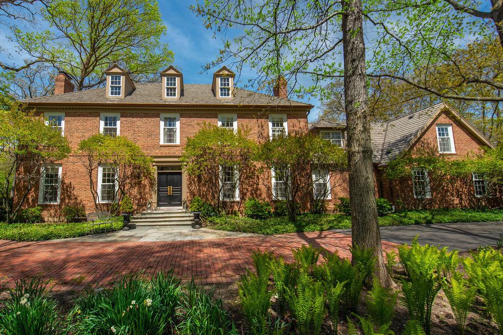 1200 Loch Ln., Lake Forest, IL 60045