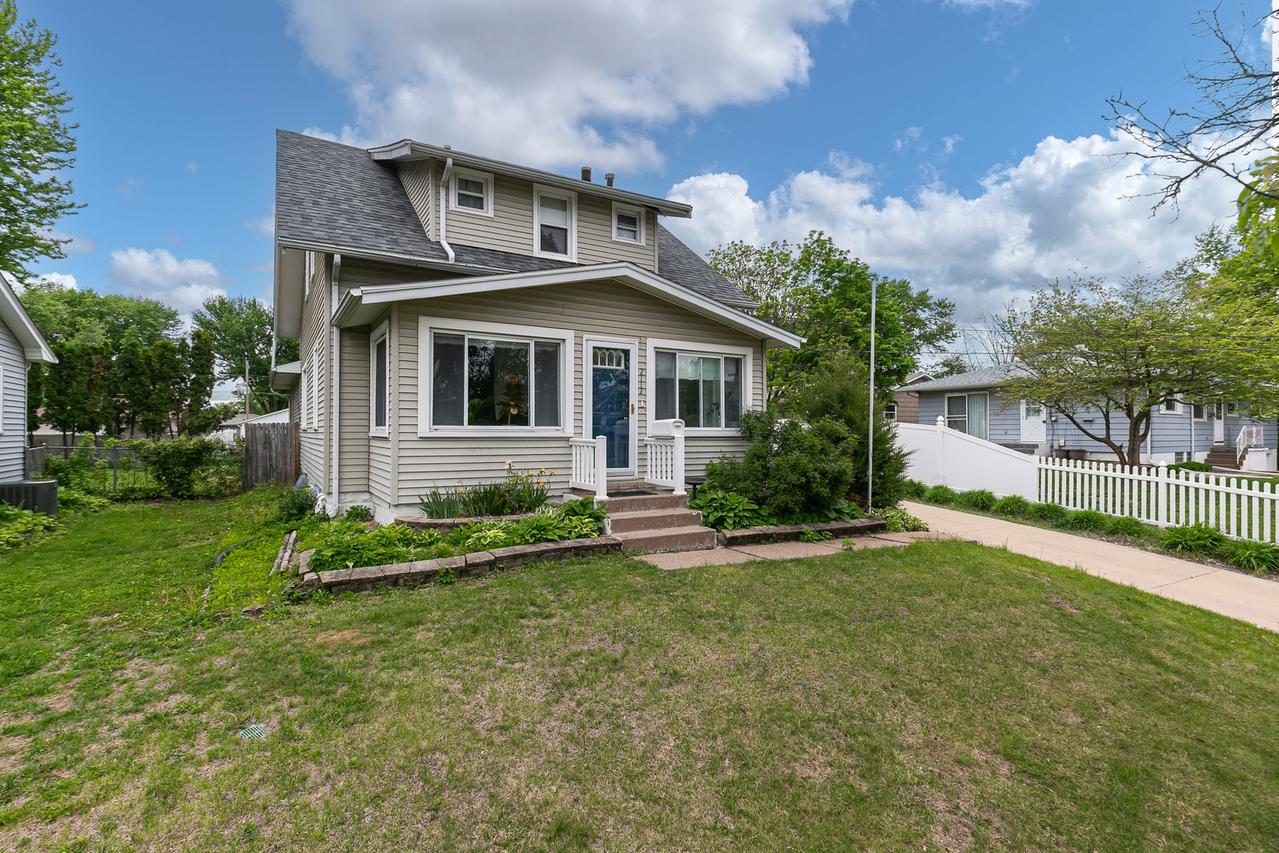 2112 32nd St., Rock Island, IL 61201