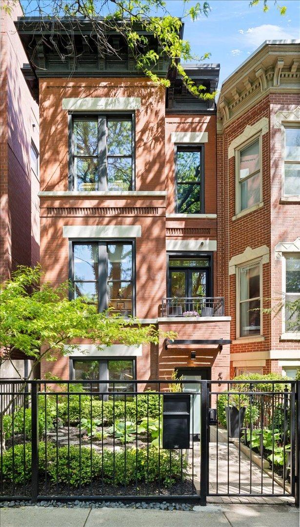 908 W Webster Ave., Chicago, IL 60614