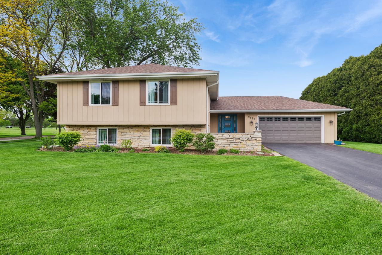 2481 Chatham Rd., Aurora, IL 60506