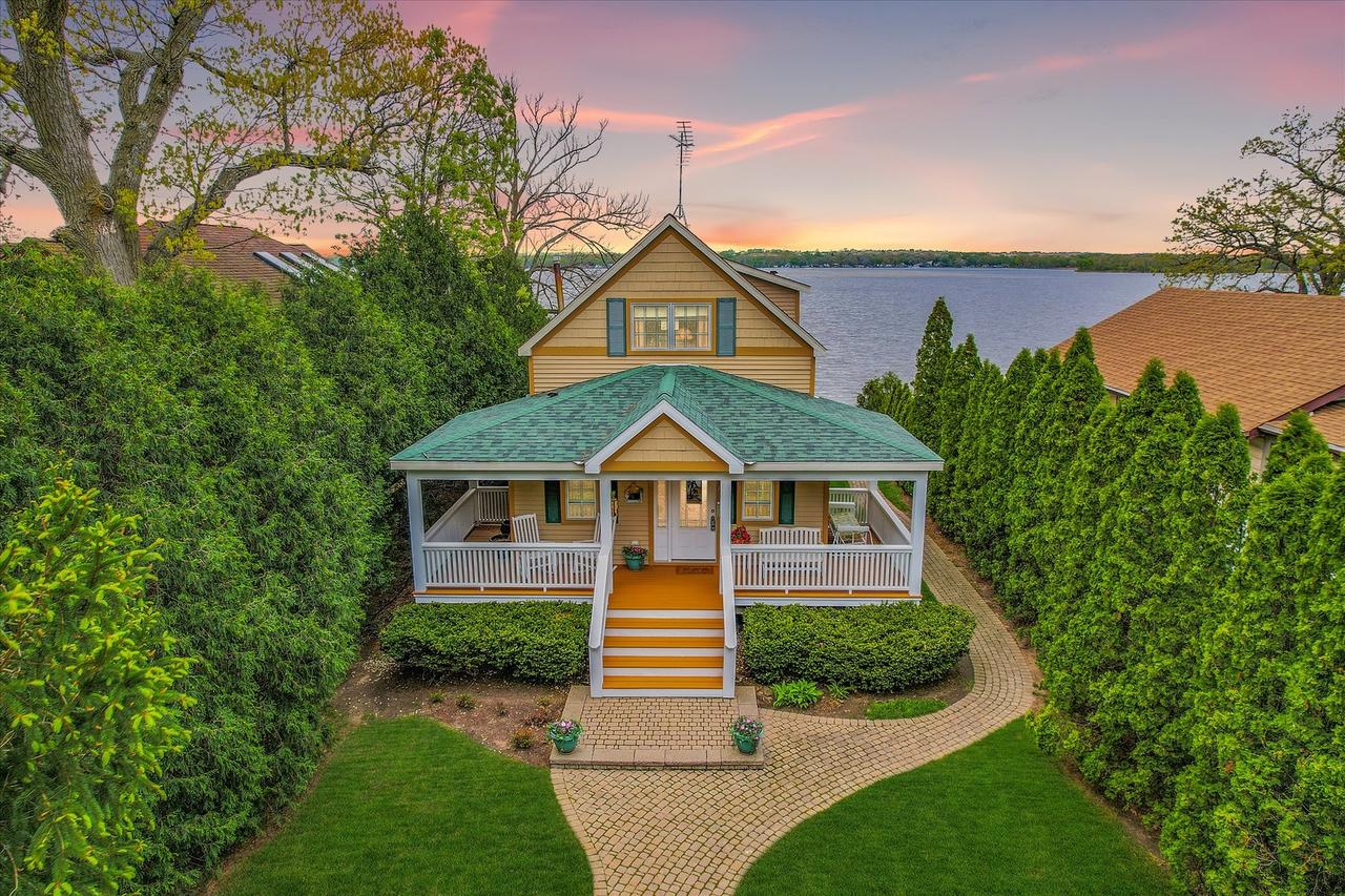 140 Eagle Point Rd., Fox Lake, IL 60020