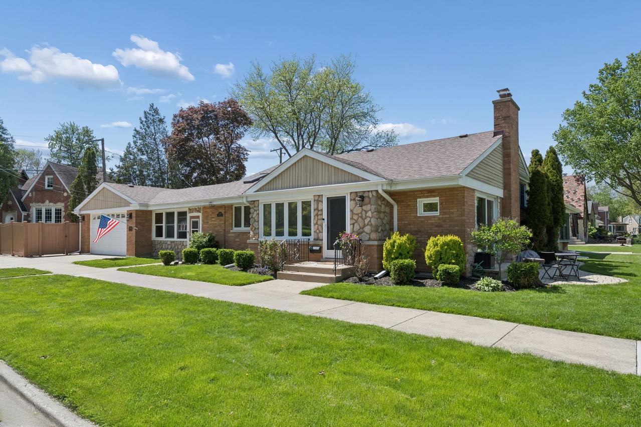 6340 N Indian Rd., Chicago, IL 60646