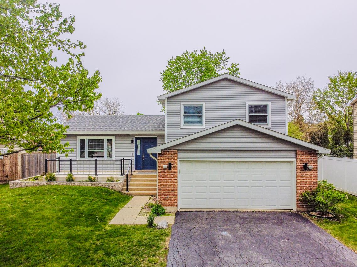 106 S Elroy Ave., Bartlett, IL 60103