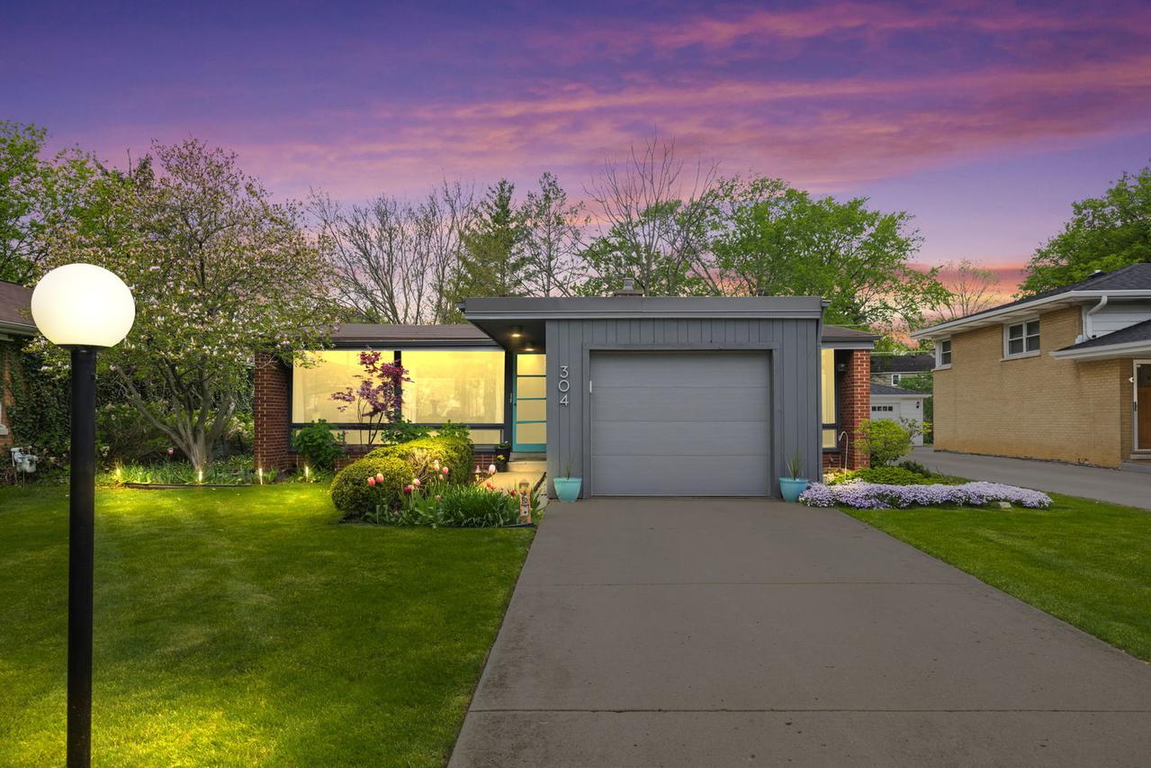 304 S Mount Prospect Rd., Mount Prospect, IL 60056