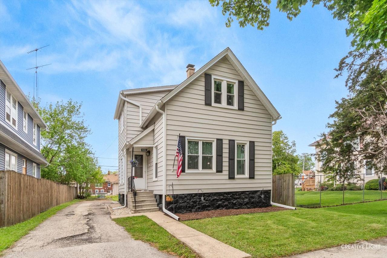 921 Clement St., Joliet, IL 60435