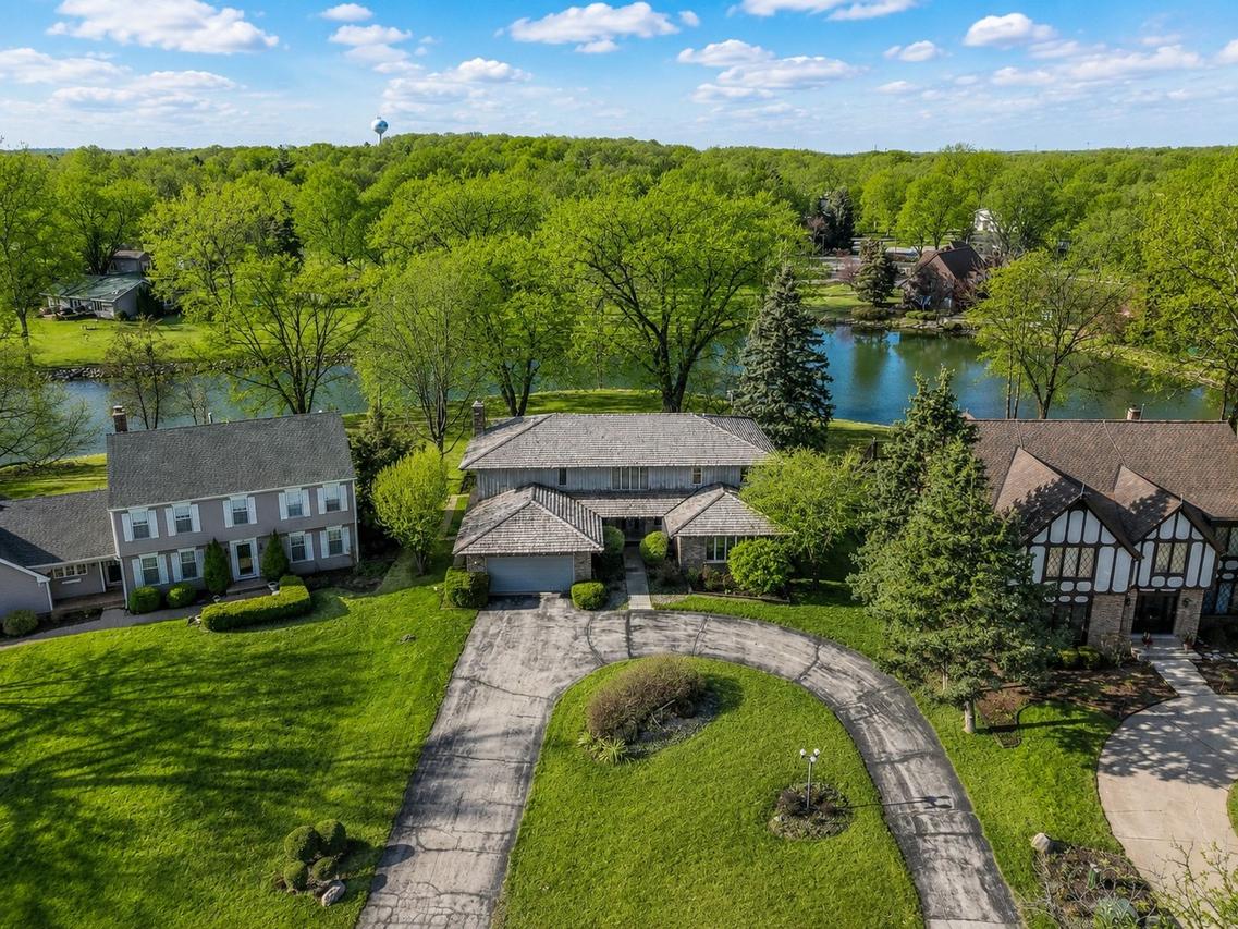 9 Buckingham Dr., Sugar Grove, IL 60554