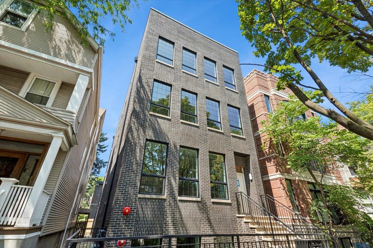 3820 N Damen Ave. #CH, Chicago, IL 60618