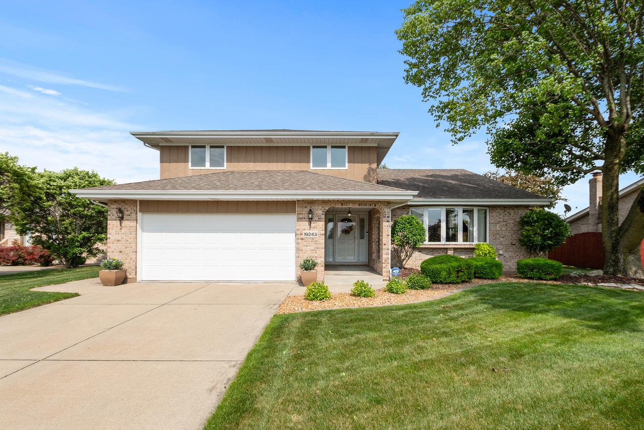 19243 Bernadine St., Lansing, IL 60438