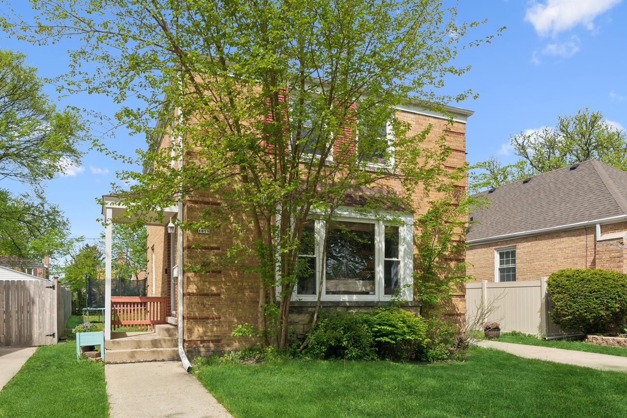 1678 Ash St., Des Plaines, IL 60018